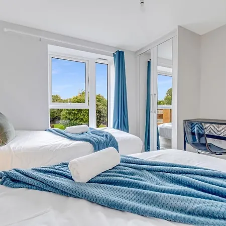Unique 4 Bed For Families & Contractors 靠近唐人街