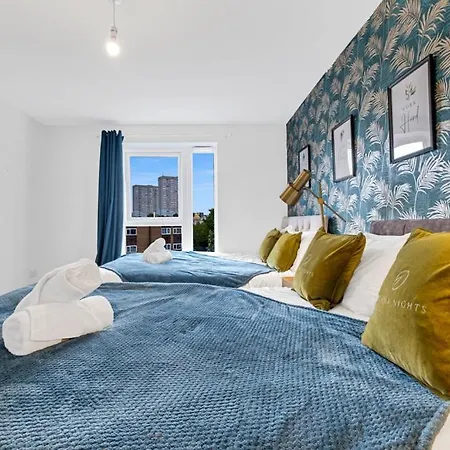 Unique 4 Bed For Families & Contractors 靠近唐人街 *